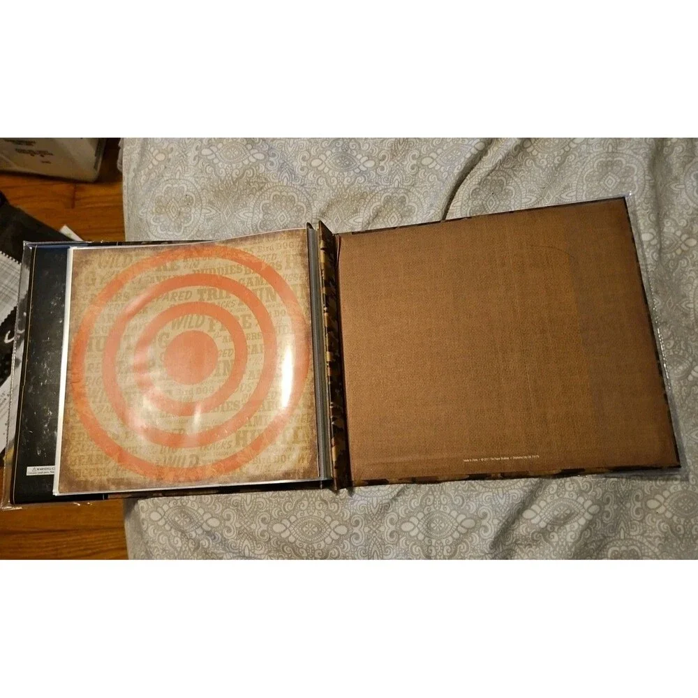 The Paper Studio 8x8 Hunting Theme Ready Made Scrapbook Photo Album 20 Pages NIP